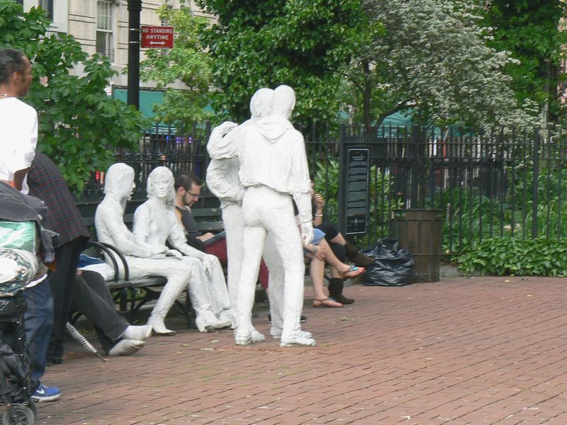 Christopher Park: Christopher Park - Gay Liberation  sculptures de George Segal